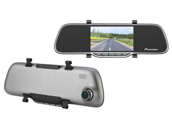 Dans l'enregistreur de conduite Pioneer VREC-200CH.