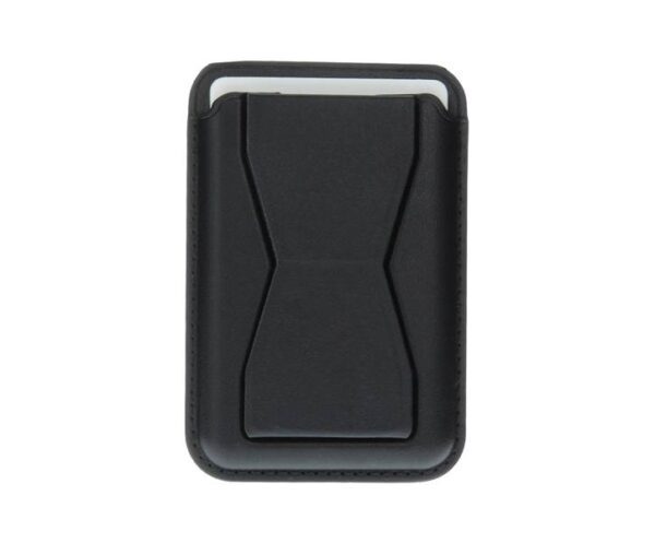 Dans un étui à cartes noir avec support