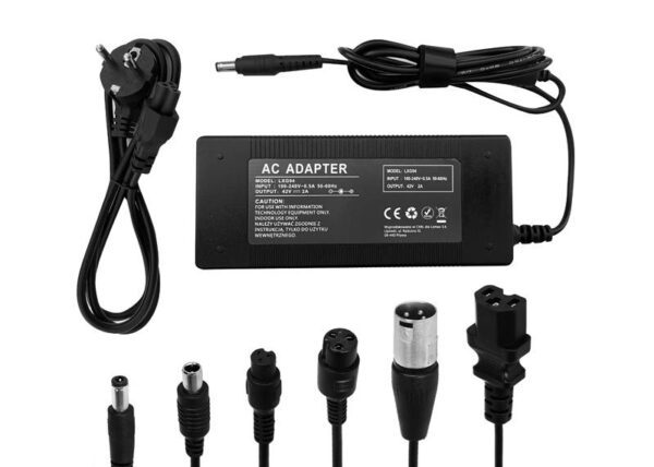 Chargeur pour scooters et véhicules électriques 230 V CA/CC - 42 V/2 A 84 W, 6 prises CC, 5,5/8/12/17 mm GX 9/16 mm