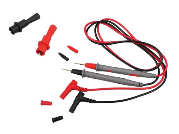 Câbles de mesure pour le multimètre + pinces crocodiles.