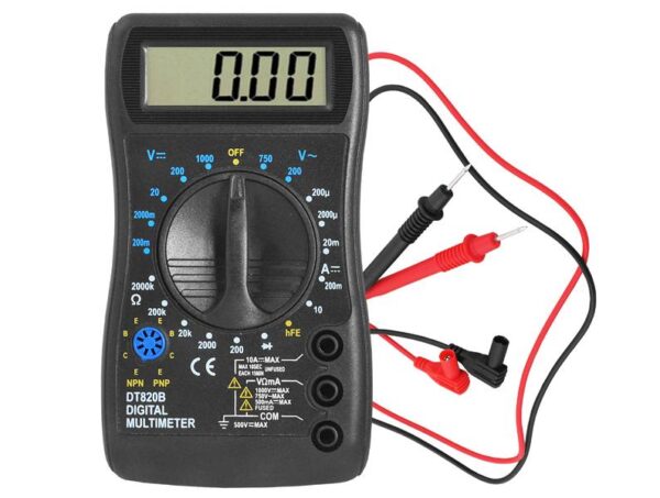 Multimètre DT820B.