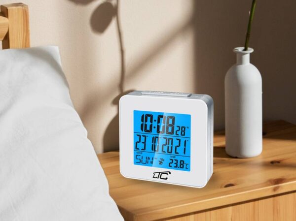 Réveil radio-piloté LTC avec thermomètre, argenté.