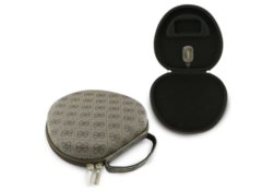 Étui na Écouteurs Guess Carry Box        marron GUUBCP4HGZW